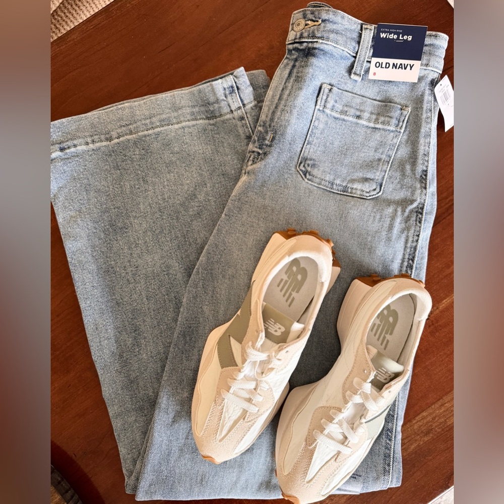 Old Navy Extra High Rise Wide Leg Jeans Light Wash NWT Size 8 - Picture 3 of 6